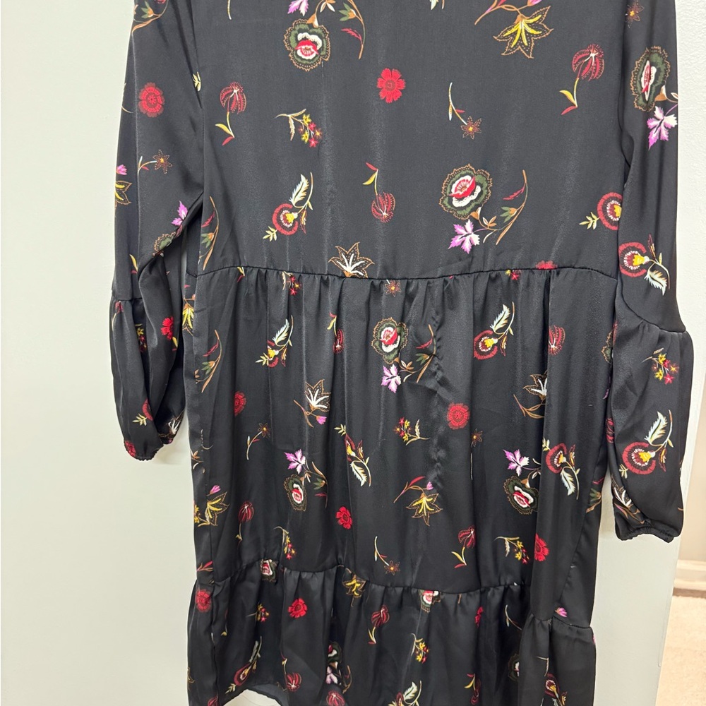 Floral Black Dress with V-Neck - Picture 5 of 9